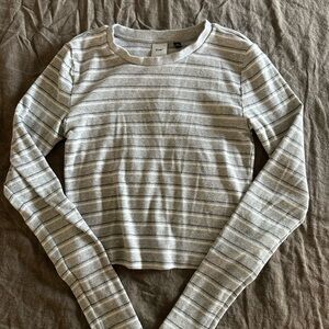Aritzia Ribbed Striped Long Sleeve Crop Top in Light Gray and White